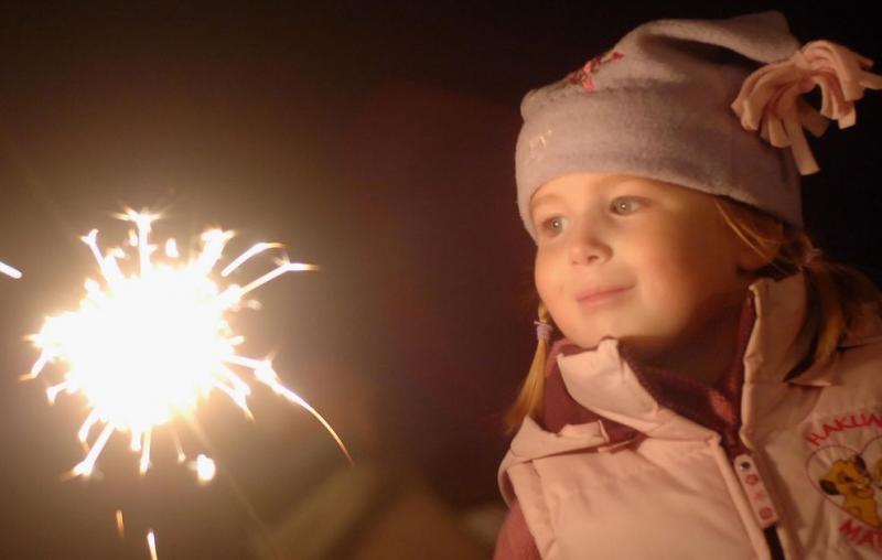 Ура, каникулы! Пиротехника, которую можно запускать с детьми - Верещагино | vereshchagino.salutsklad.ru